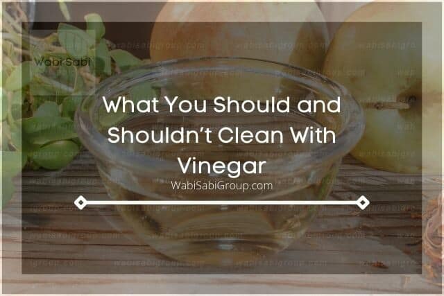 A photo of a cup of white vinegar